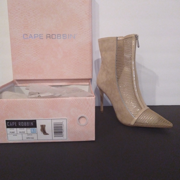 Women's Cape Robbin Tan Suede Zip Up Booties, sz 9 - Picture 6 of 7